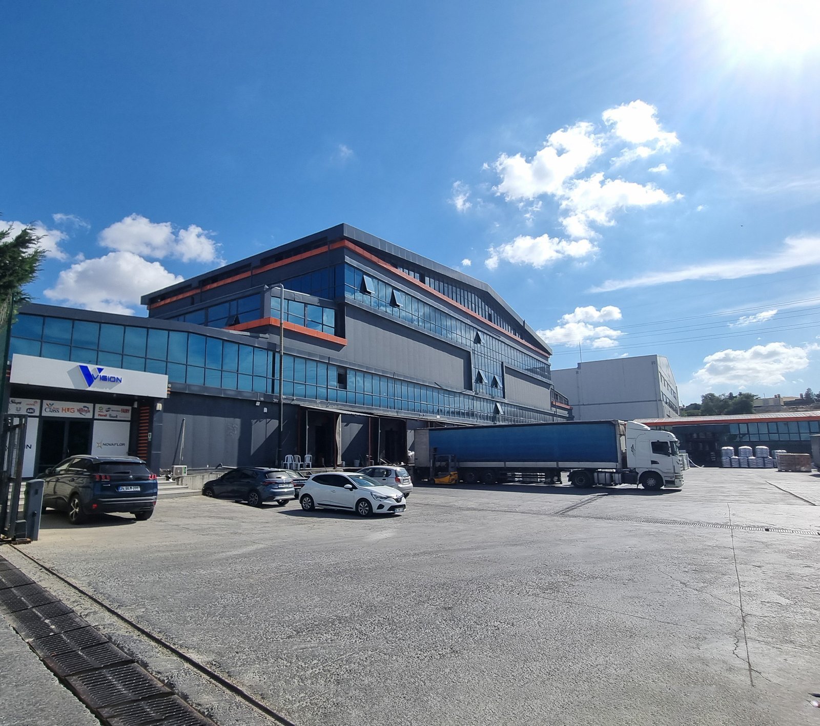 Vision International Trade — Kurumsal Ofis & Lojistik Dağıtım Merkezi